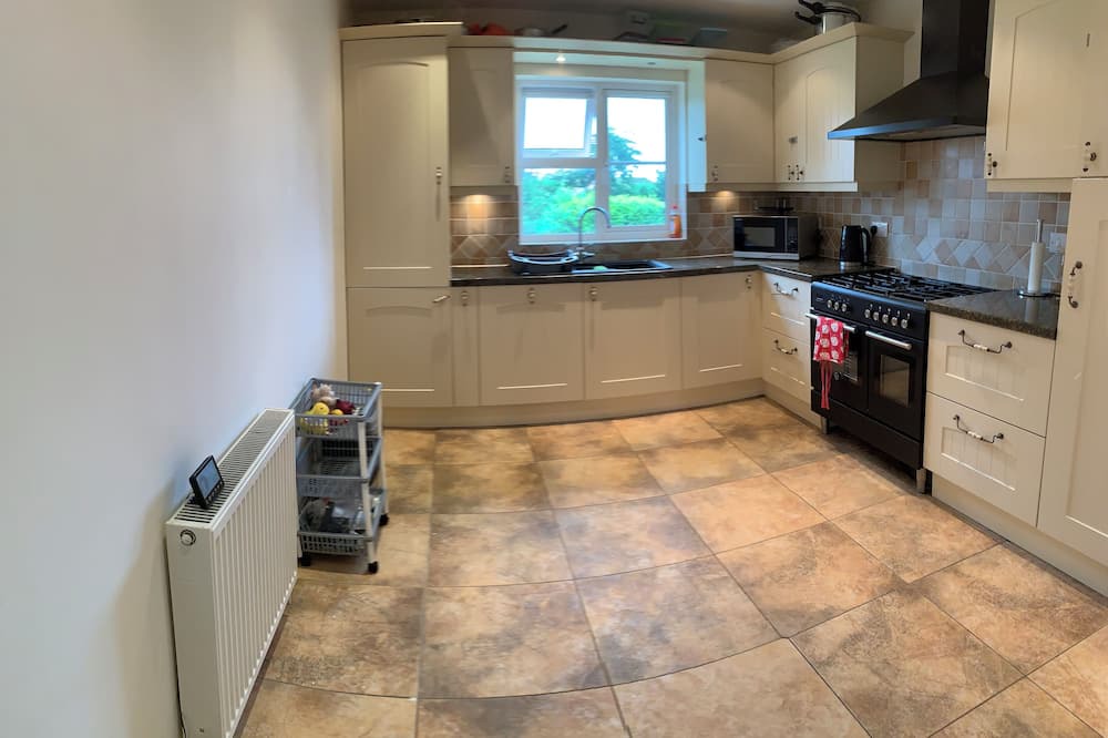 Acresford House | Coventry Charm - Spacious 3 Bedroom House