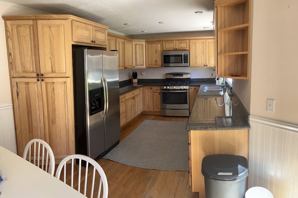 Bothell House | Great outdoor space, Family friendly! Close to Woodinville.