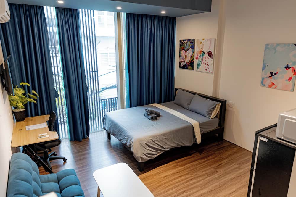 Phu Nhuan Apartment | Tranquil "Amable Home" 7 minutes to Airport & Center / Free Laundry, Fast Wifi