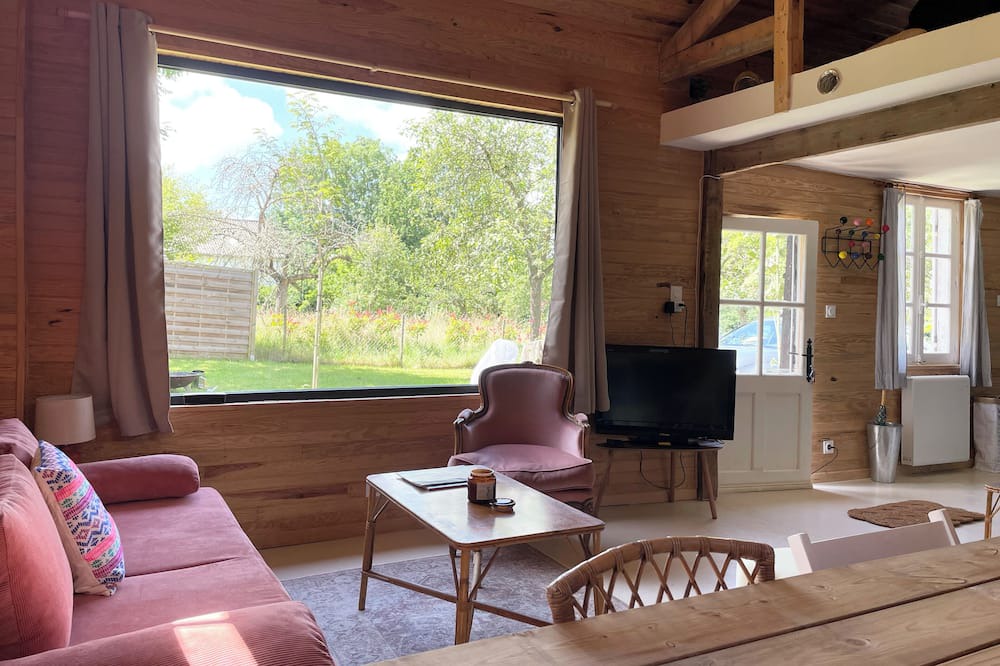 Bernay House | Cottage in the Normandy countryside with its apple trees
