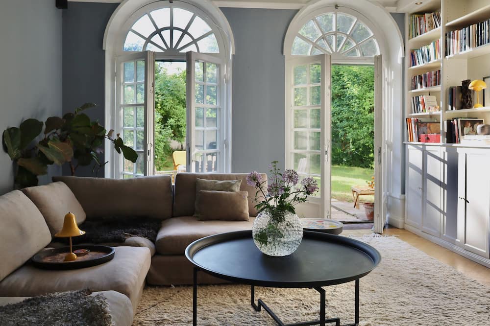 Drottningholm Apartment | Bo Granne med Kungen i Unikt Boende Från 1700talet på Drottningholm
