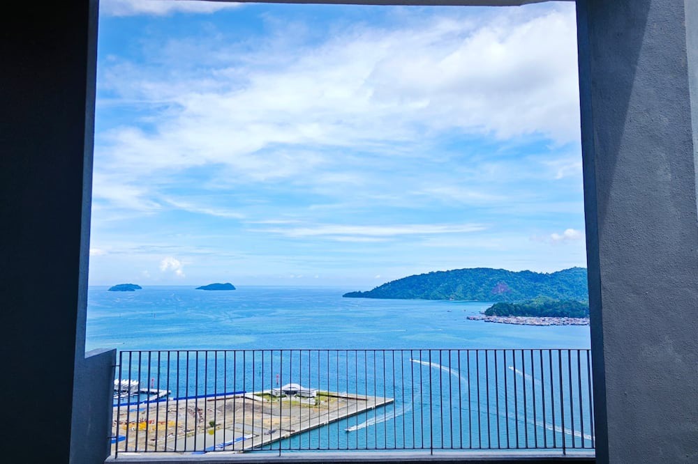 Downtown Kota Kinabalu House | MR Homestay-Jesselton Quay with Mountain View, City View & Sea View