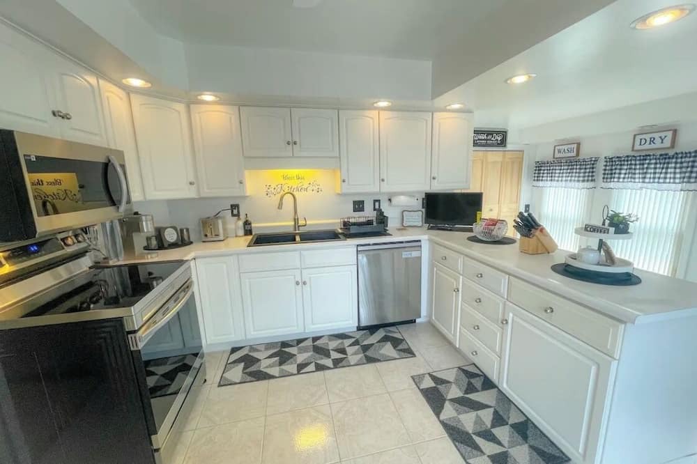Williamsport Apartment | Beautiful 2nd Floor Cozy 2 Bedroom Unit with game room.