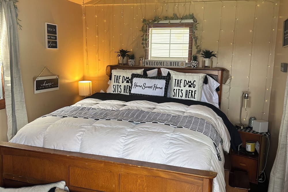 Travelers Rest Apartment | Tiny slice of of heaven tiny retreat This rustic charm is located on a farm.