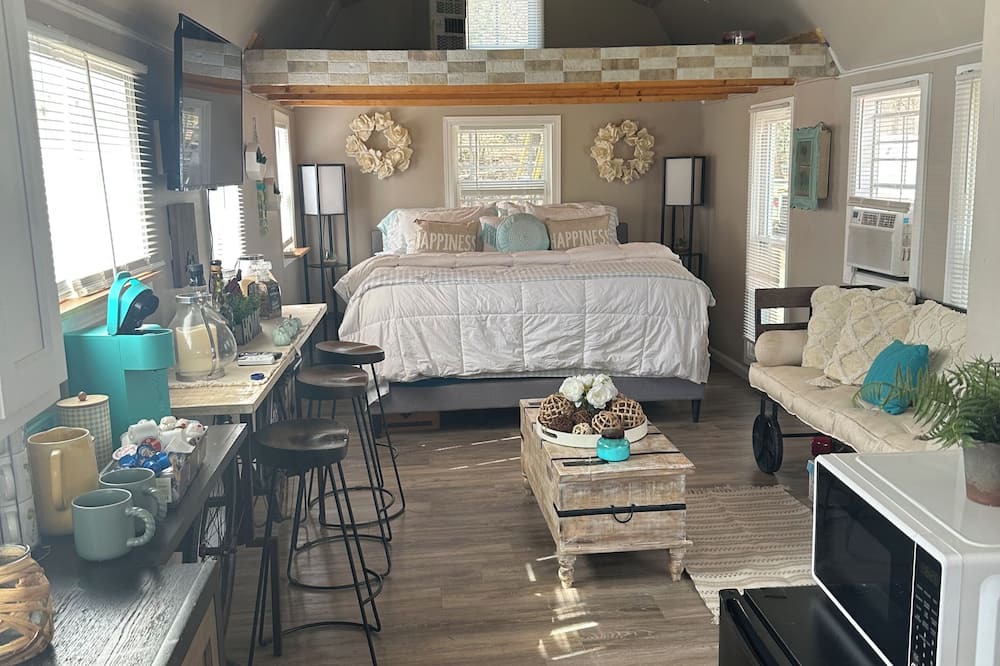 Travelers Rest Apartment | Country Farm Bliss is a rustic tiny home located on Farm.