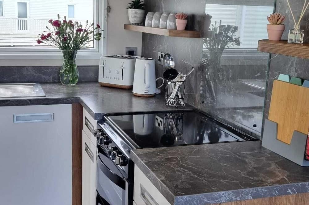 New Forest District Cabin | Stunning Seaside Lodge Nr New Forest 2 bed