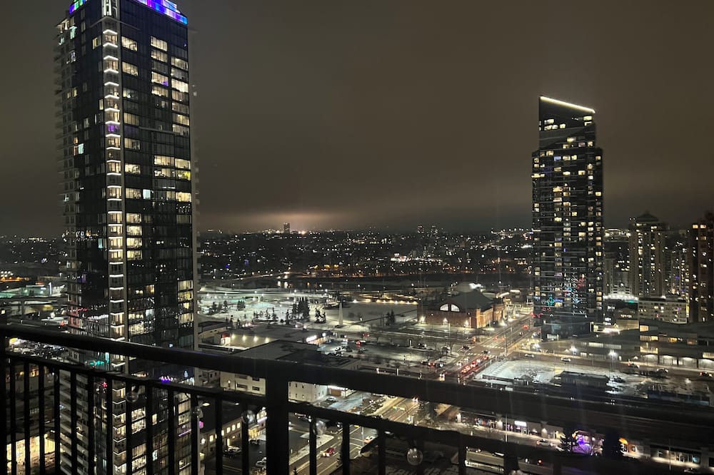Connaught Condo | High-end Downtown Condo available to rent for short term vacation rentals