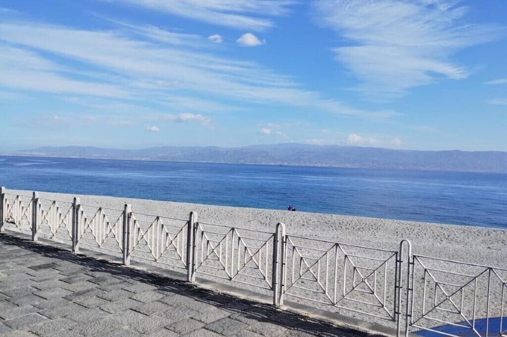 Mili San Pietro Apartment | La Camera nel Villaggio Vicina al Polo San Filippo Sede di Concerti a Messina