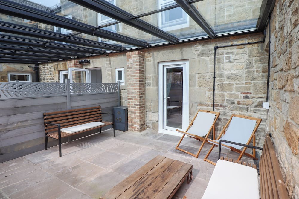 Wark Cottage | CHESTER SUITE, pet friendly, with open fire in Wark