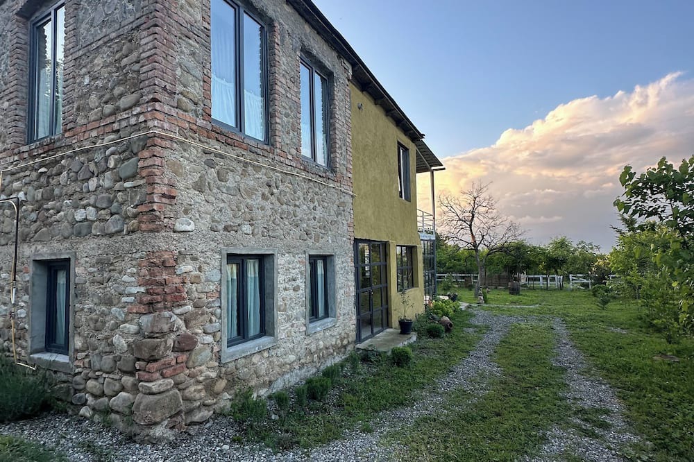 Zegaani House | The first floor of a farmhouse with a marani for two
