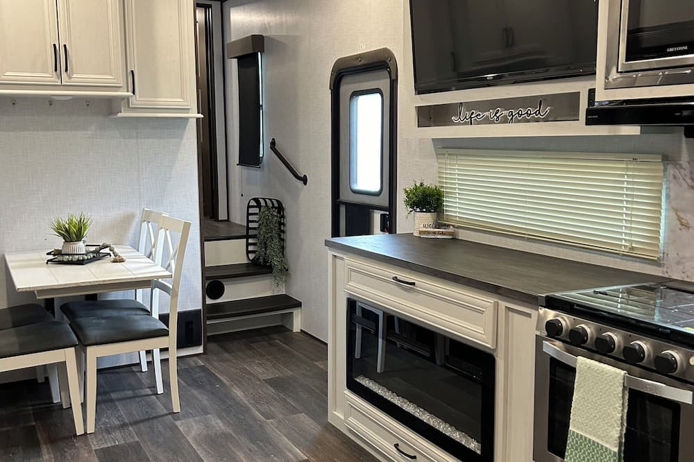 Graford House | RV camping with walking distance to Possum Kingdom Lake!