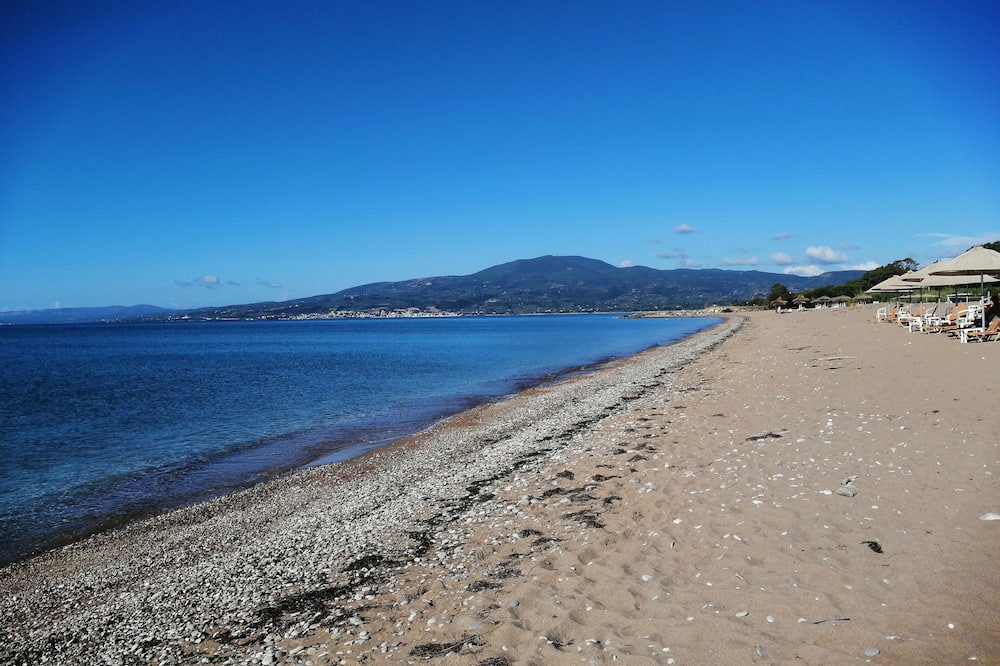 Raftis House | Spacious retreat with superb views and sucluded garden, 10 mins drive to beach.