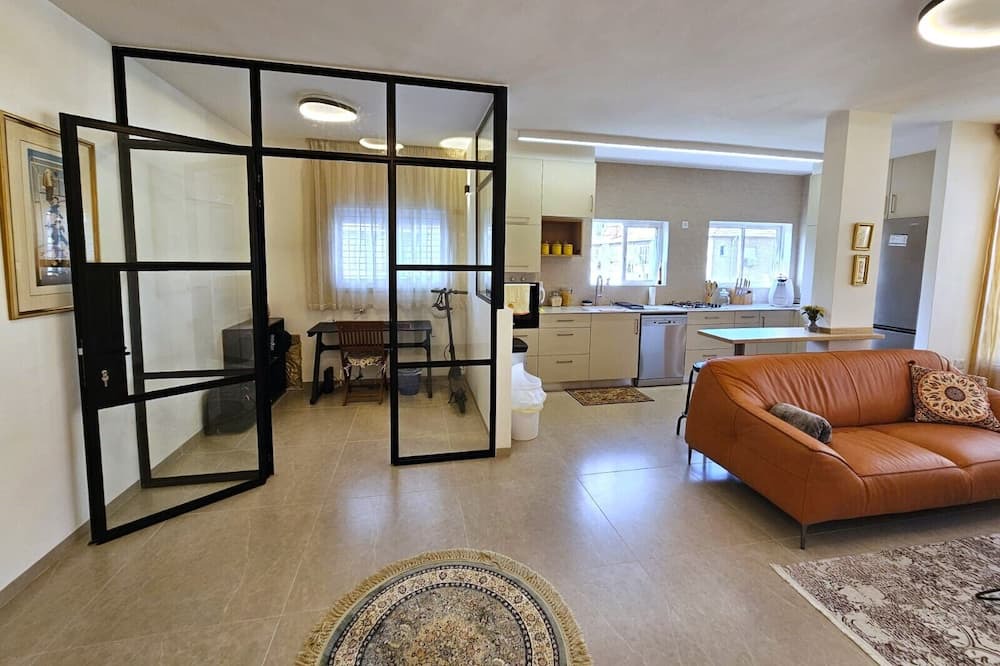 Rishon LeTsiyon Apartment | New Modern 2bed in Rishon Center - Free parking