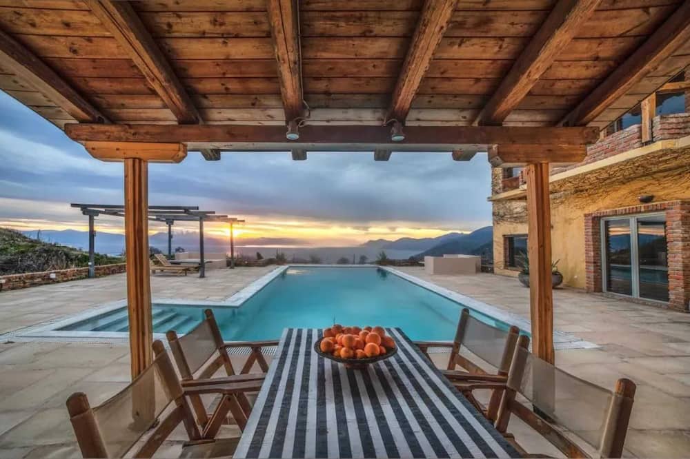 Stratoni Villa | Homerez - Villa for 13 ppl. with swimming-pool, terrace and balcony at Dhamiá