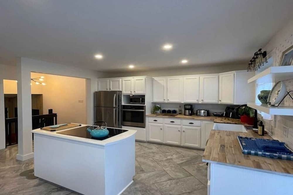 Charlotte's Shore House | The charm of country living. Perfect for tranquility with modern conveniences.