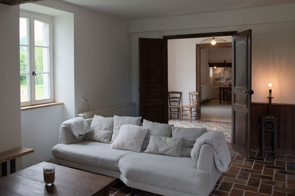 Lys House | Maison de Ferme aux Pieds des Pyrénées, Près des Sentiers, des Forêt.