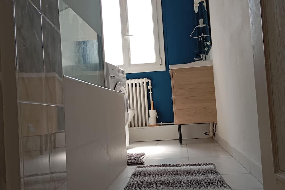 Carrieres-sous-Poissy Apartment | The People of Grass Flat
