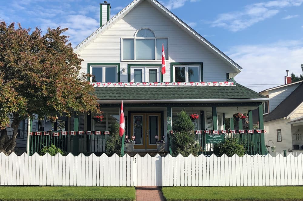 Jasper Apartment | Private suite steps from downtown and miles away from your worries!