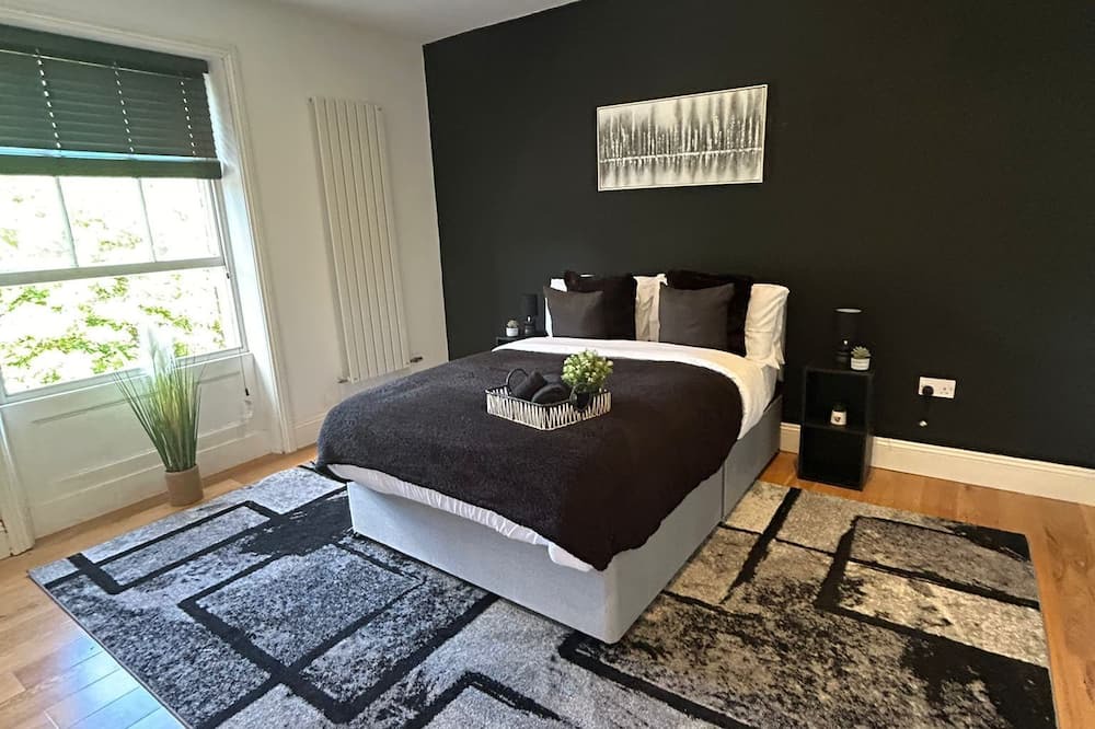 Grimsby Apartment | NEW! 2 Bedroom Central Grimsby, Flat 1