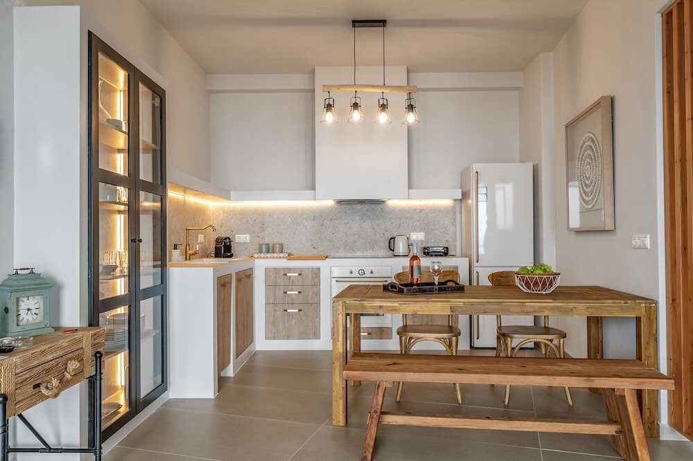 Kato Aprovatou Apartment | Apartment 'Captain's Koutsi Suite' with Private Terrace, Wi-Fi and Air Conditioning