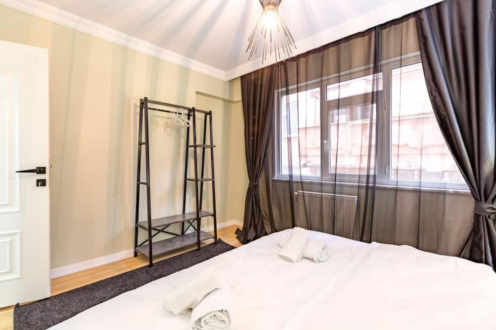 Maltepe Apartment | Stylish Flat near Public Transportation in Maltepe