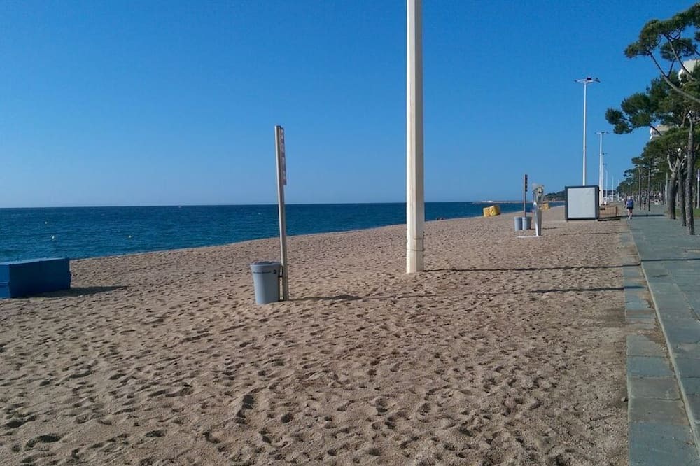 Castell-Platja d'Aro Boat Rental | Casa-Gina Modern retreat