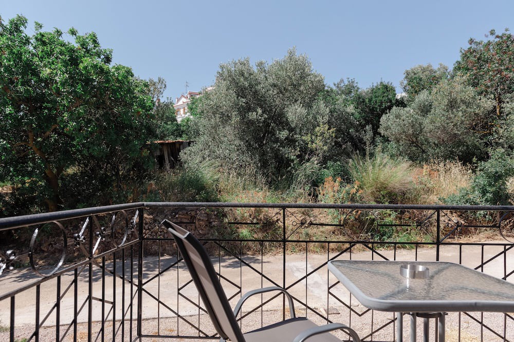 Karfas Apartment | Family Friedly Spot next to the sea