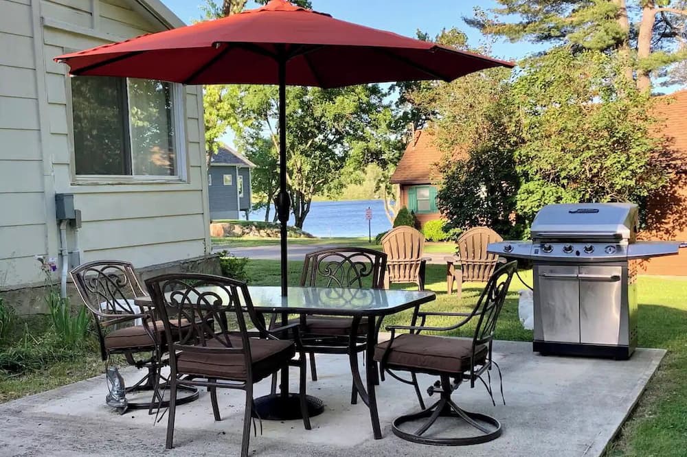 Rotterdam Junction Cottage | Private Lake View Cottage on Ballston Lake. 9 miles to Saratoga!