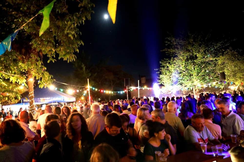 Carresse-Cassaber Bed & Breakfast | Les chambres de Lily, chambre d'hôtes atypique