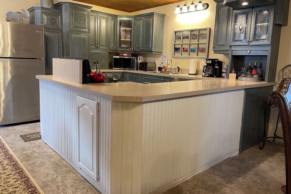 Berlin House | spacious home, big yard with fire & horseshoe pit, close to ATV & hiking trails