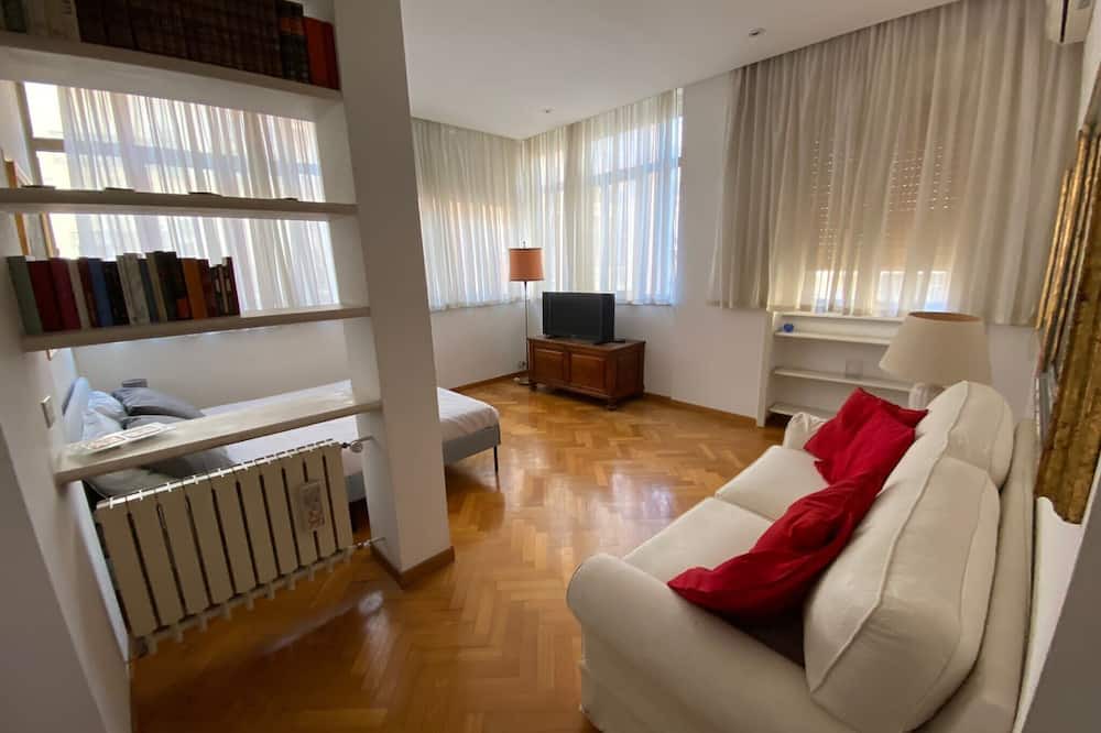 Quartiere XV Della Vittoria Apartment | Apartment 'Casetta In Centro' with Balcony, Wi-Fi and Air Conditioning