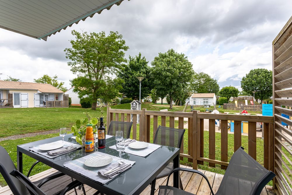 Mache House | Holiday Home '2 - Maison T3 Confort' with Shared Pool, Private Terrace and Shared Garden