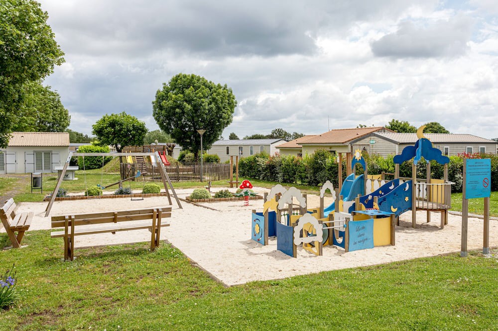 Mache Resort | Property In A Holiday Village '4 - Maison T3 Eco' with Shared Pool, Terrace and Shared Garden