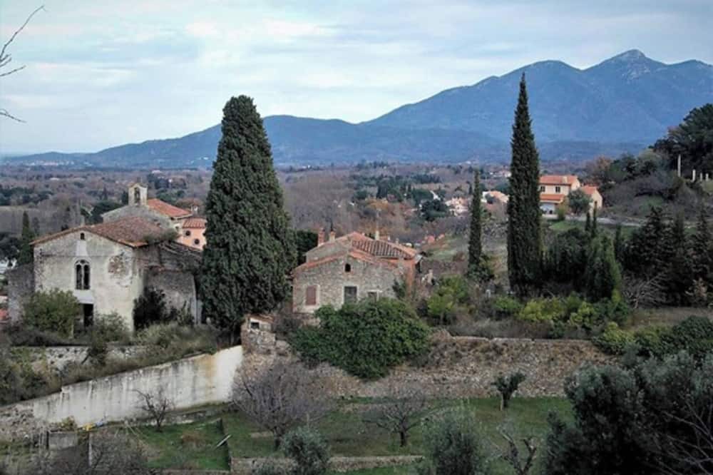 Ceret House | Homerez - Charming House in Céret + Enclosed Garden