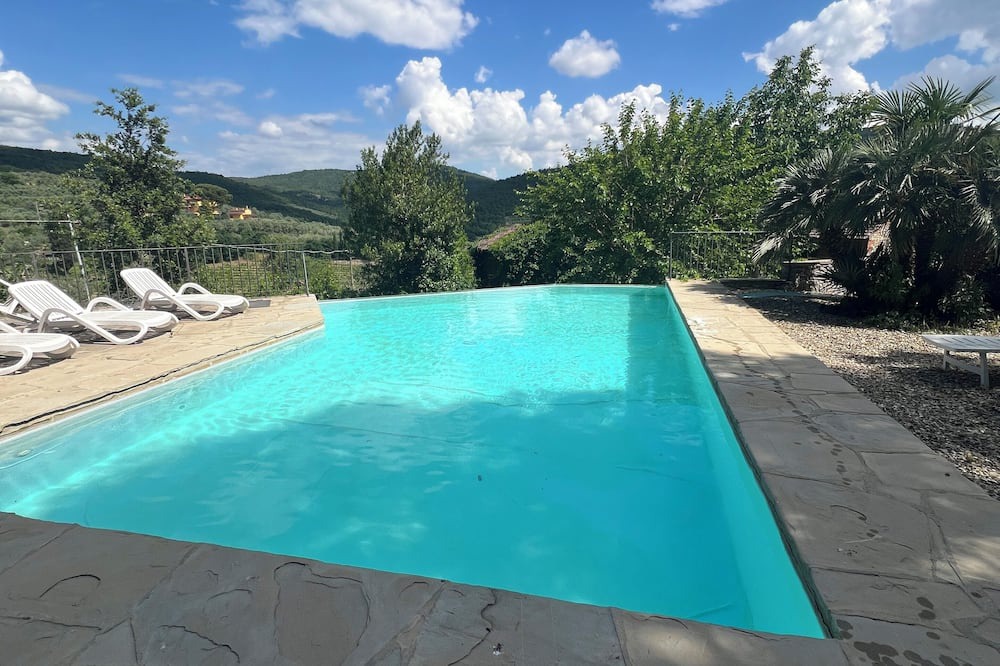 Pieve a Presciano House | Casa Intera in Pietra in Toscana