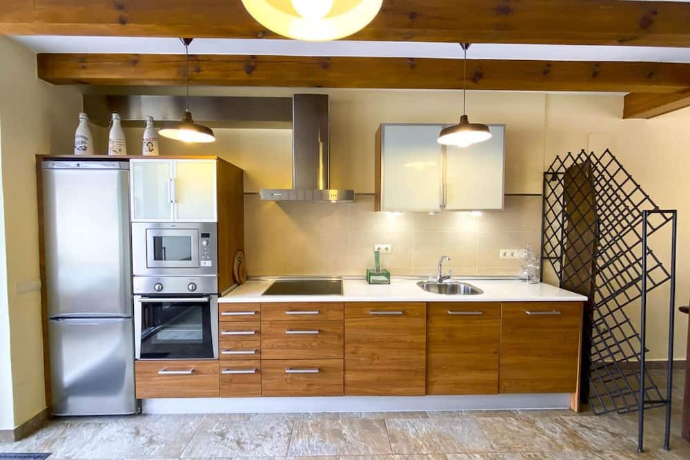 Langa de Duero House | Country House 'Gañán' with Mountain View, Private Garden and Wi-Fi