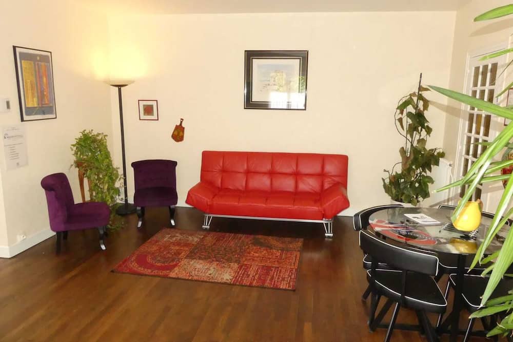 Bourges Apartment | Homerez - Cosy studio in Bourges