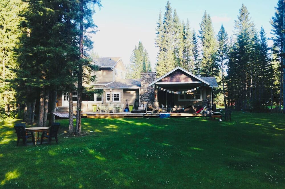 Redwood Meadows House | Welcome to Nezzie in the woods!