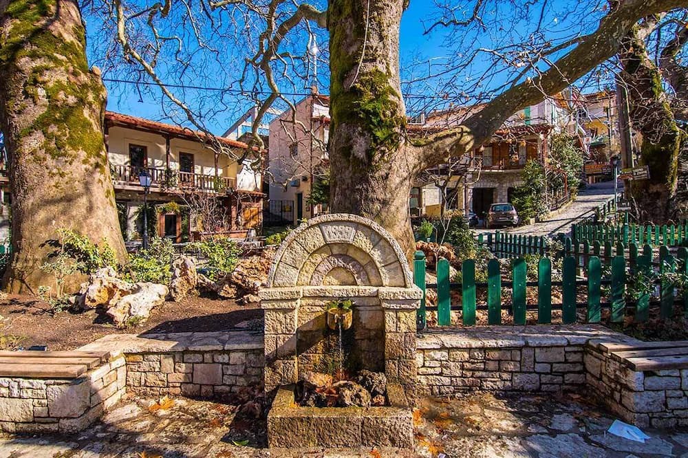 Eptalofos Condo | Eptalofos Guesthouse - Triple Nest with Balcony