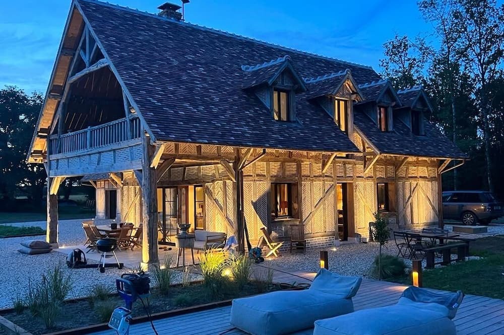 Neung-sur-Beuvron House | Superbe Propriété, 10 Couchages, 6 Chambres, Piscine, vue sur Étang