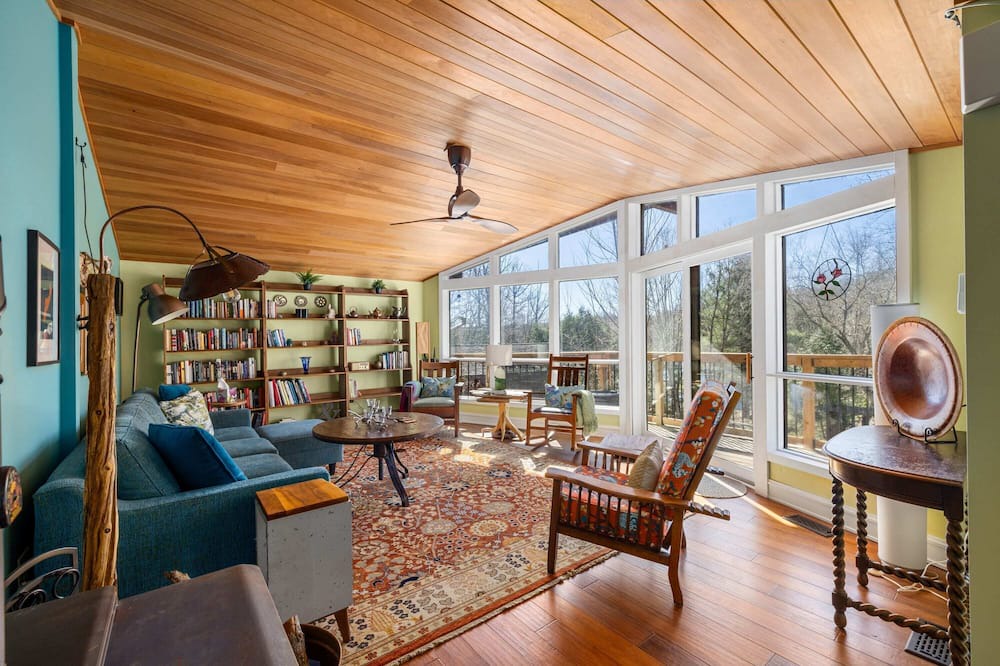 Jones Falls House | Family Friendly Waterfront Cottage
