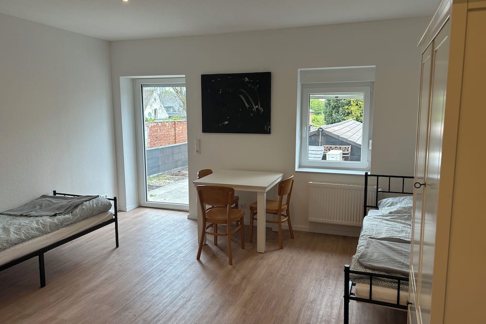 Alsdorf Apartment | Diese Unterkunft Befindet Sich Über Einem Restaurant und Wurde 2024 Kernsaniert