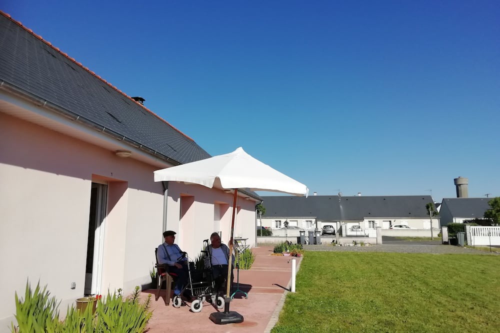 Villeperdue Apartment | Le Calme à La Maison Rose à la Maison