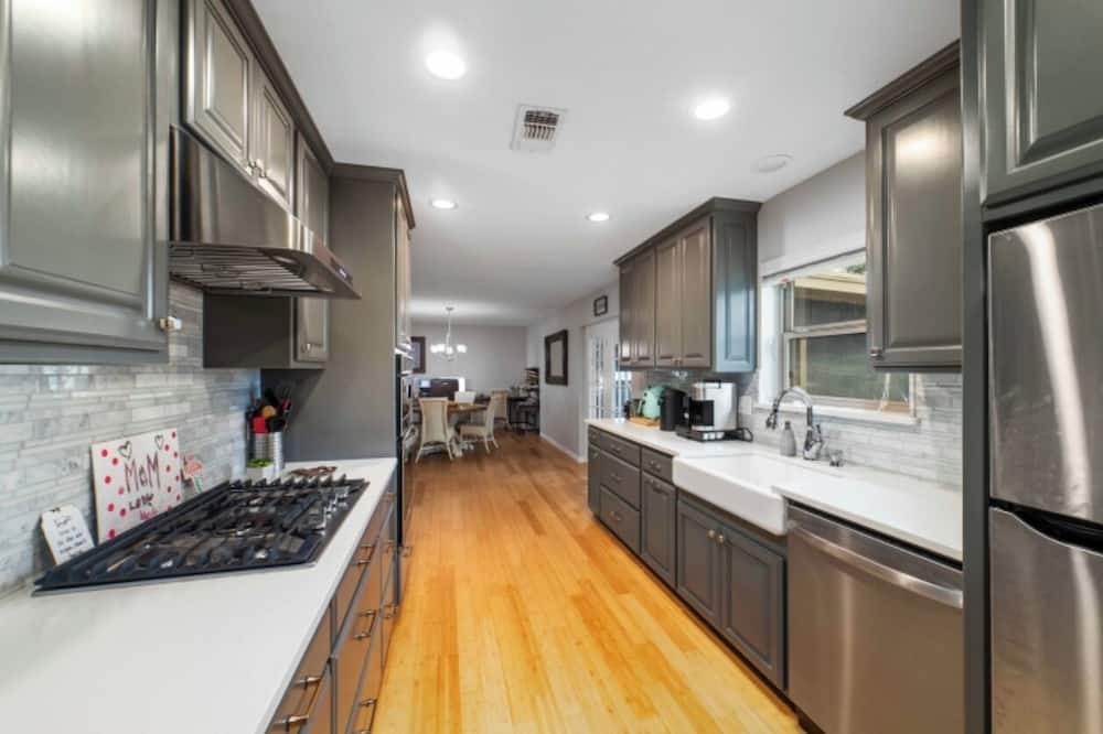 Coleman House | House on the hill