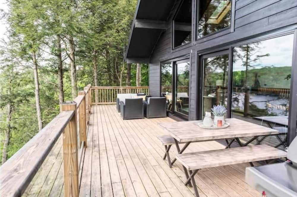 Dysart et al Cottage | The Four Trees Cottage *Breathtaking lake views*