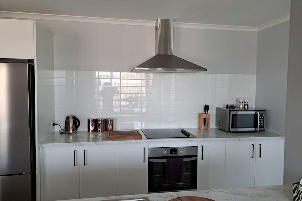 Richmond House | Richmond Tasman Nelson. New 3bdrm. 2 Bathroom House with Double Garage. Central