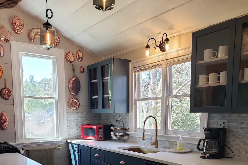 McCain Cottage | 1840's remodeled cottage with private pool!