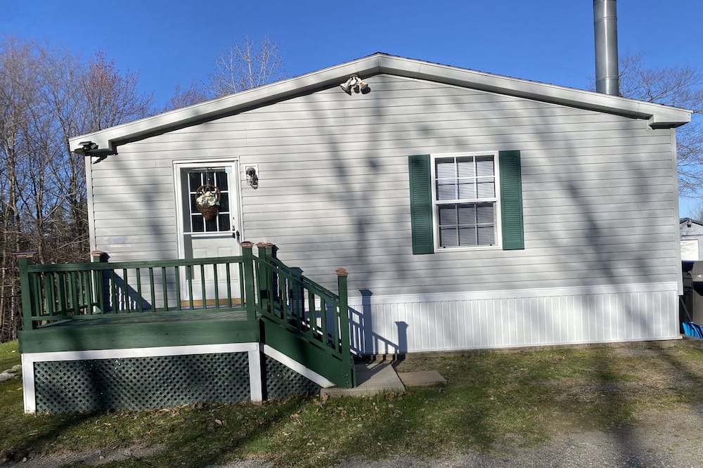 North Lake George Cabin | Hidden gem in Hague with spectacular Lake George view