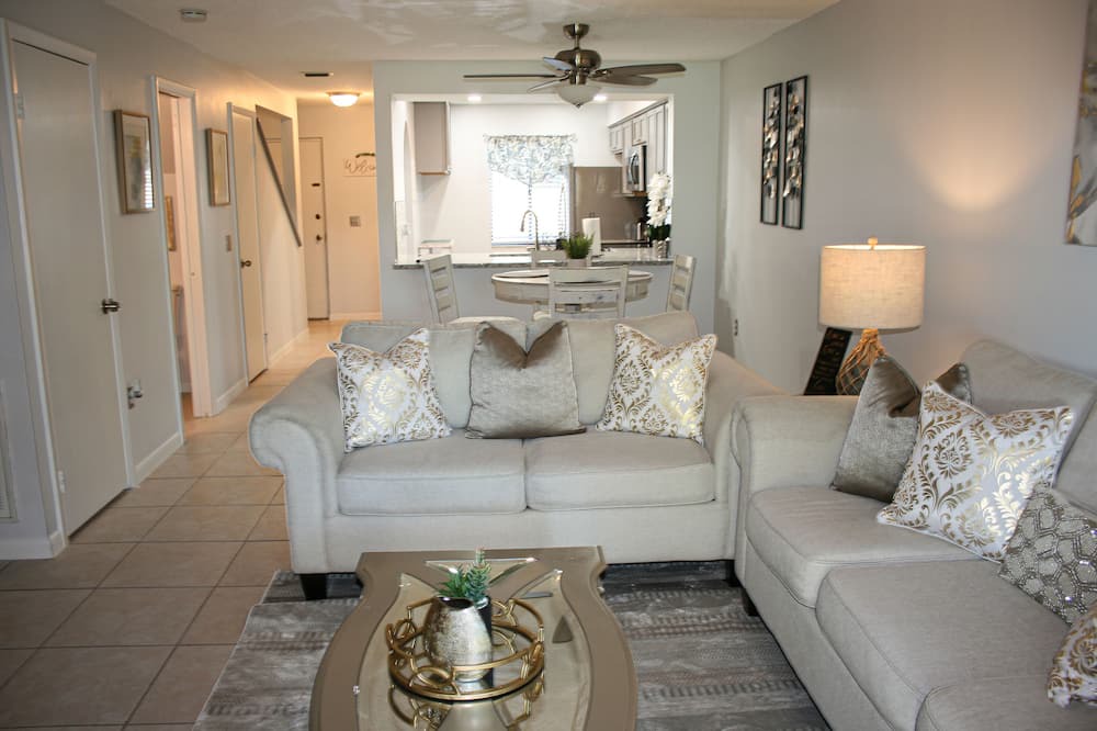 Tropic Condo | Ideal location - close to Eau Gallie Arts District, Beaches & Downtown Melbourne