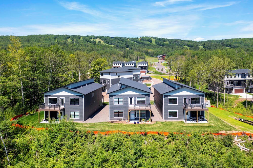 Duluth House | RiverWest Lakeview - Beautiful 2 BR pet friendly home at the base of Spirit Mtn.